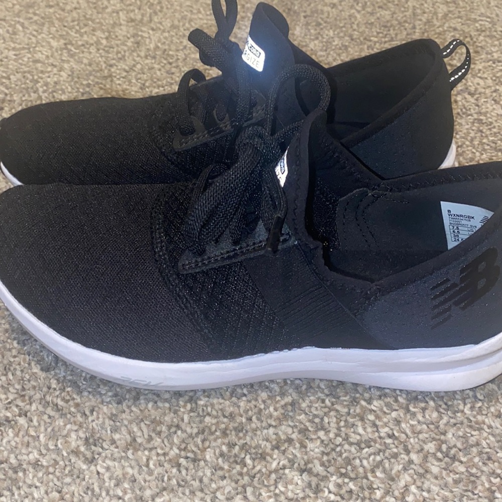 New balance tennis shoes